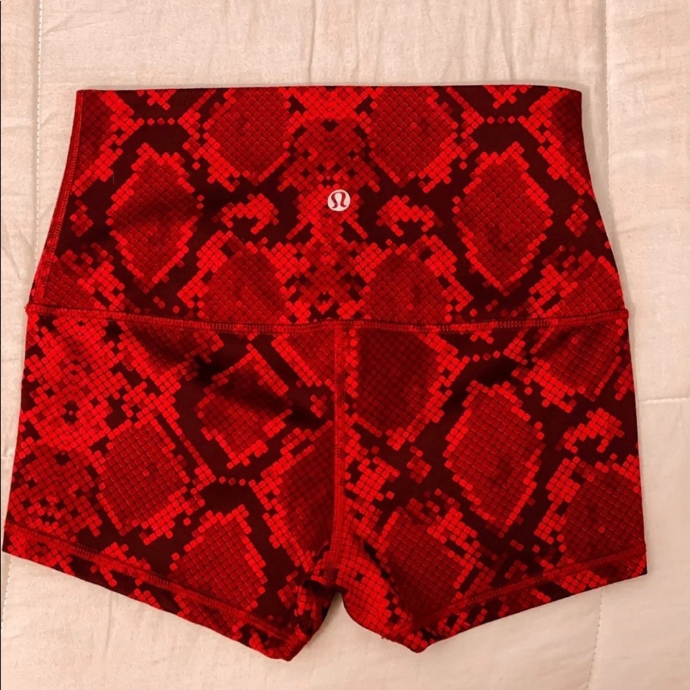 Lululemon shorts size 4